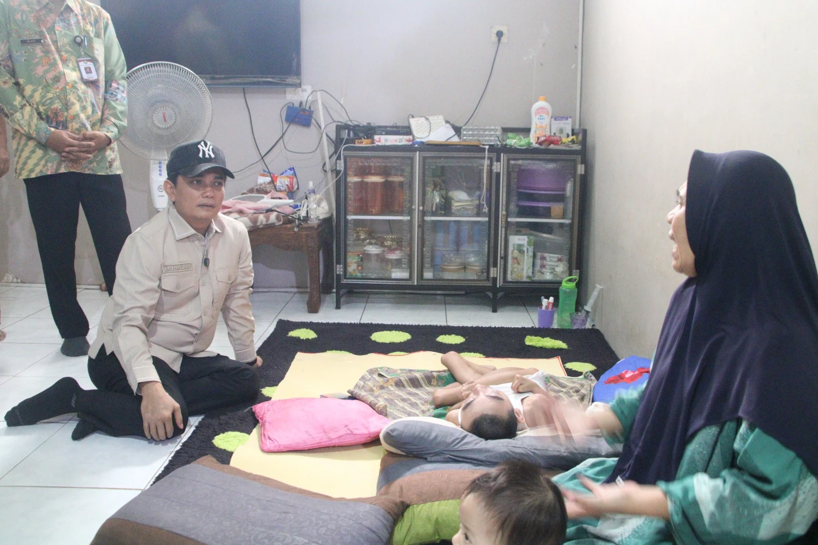 Fari Bersyukur, Zikri Dapat Bantuan Kursi Roda Khusus